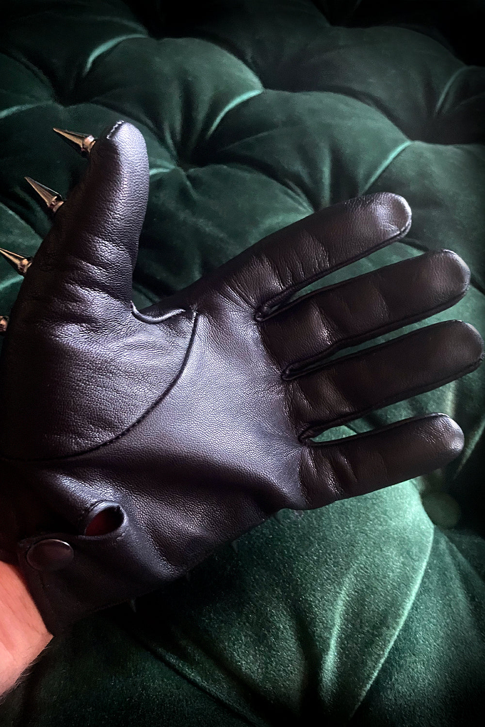 Leather gloves